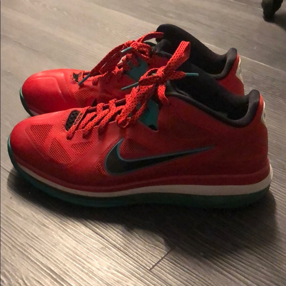 LeBron Liverpool 9s size US 10. Great condition